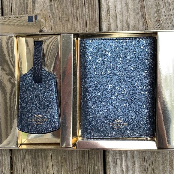 Coach Accessories - NWOT Coach star glitter travel set